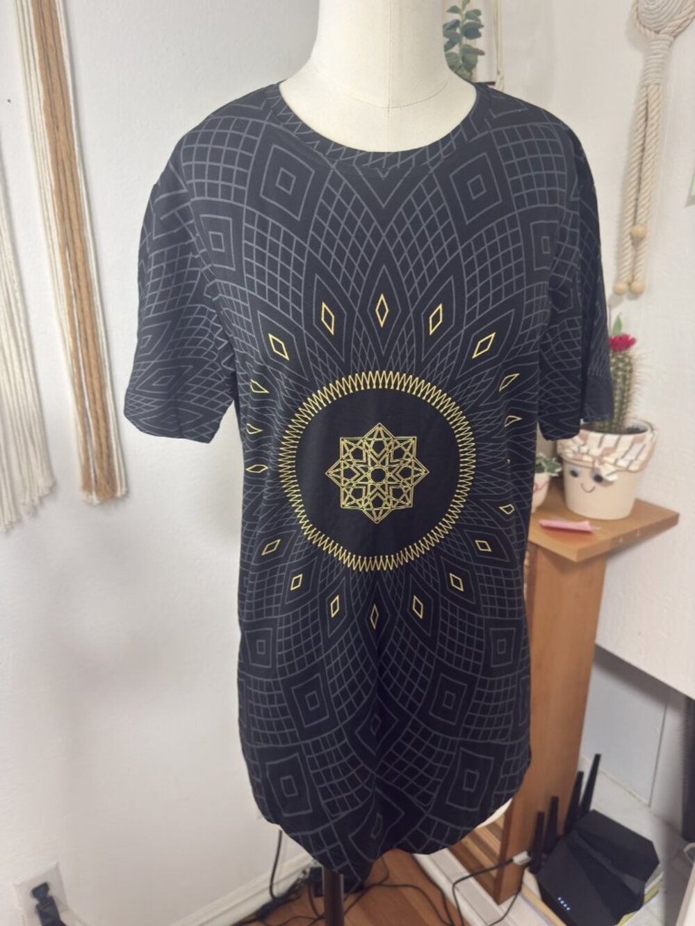 Threyda Black Mandala Geometric Graphic Tee Short Sleeve Art Apparel Size S